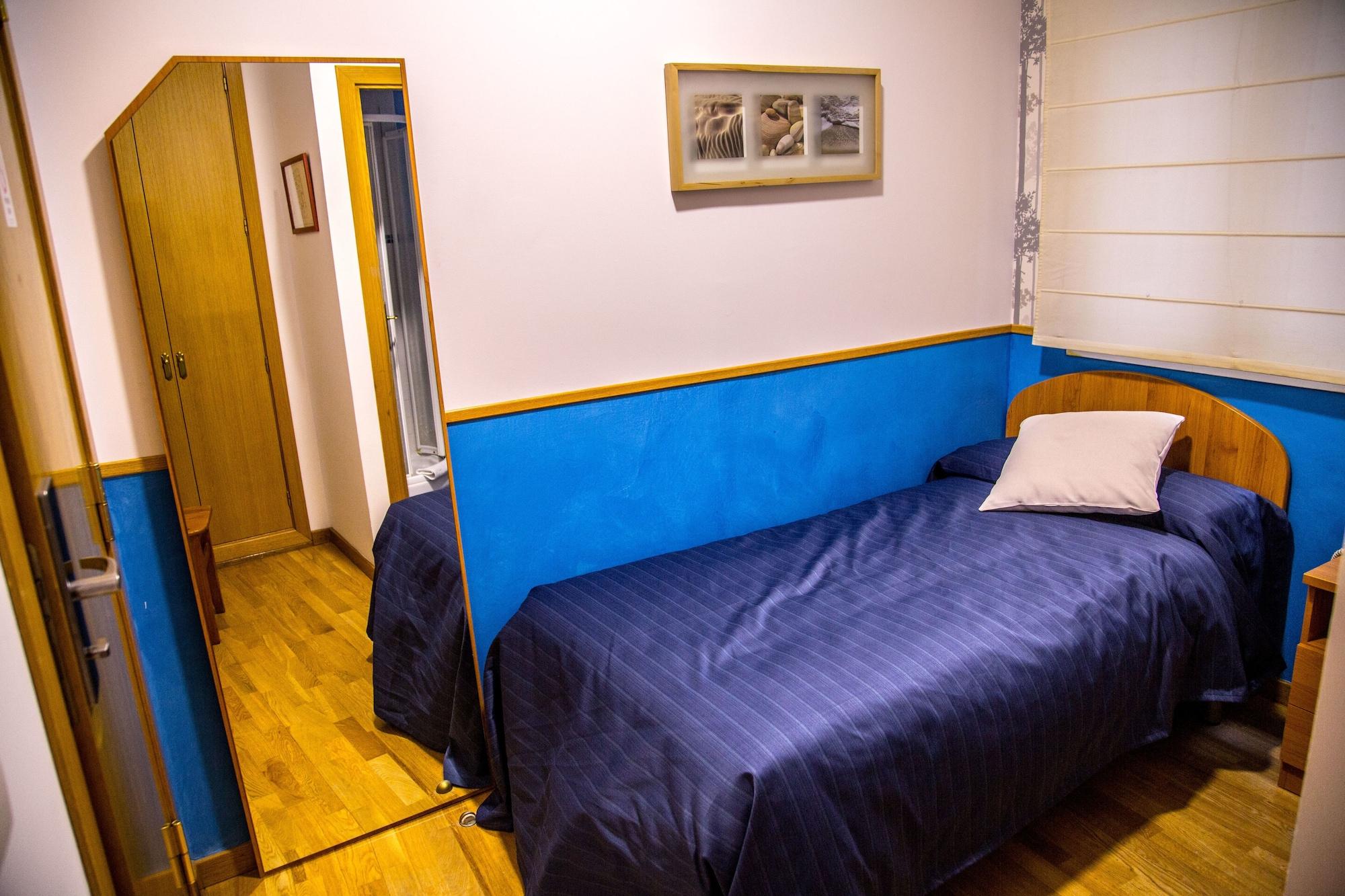 Hostal Montaloya Мадрид Екстер'єр фото