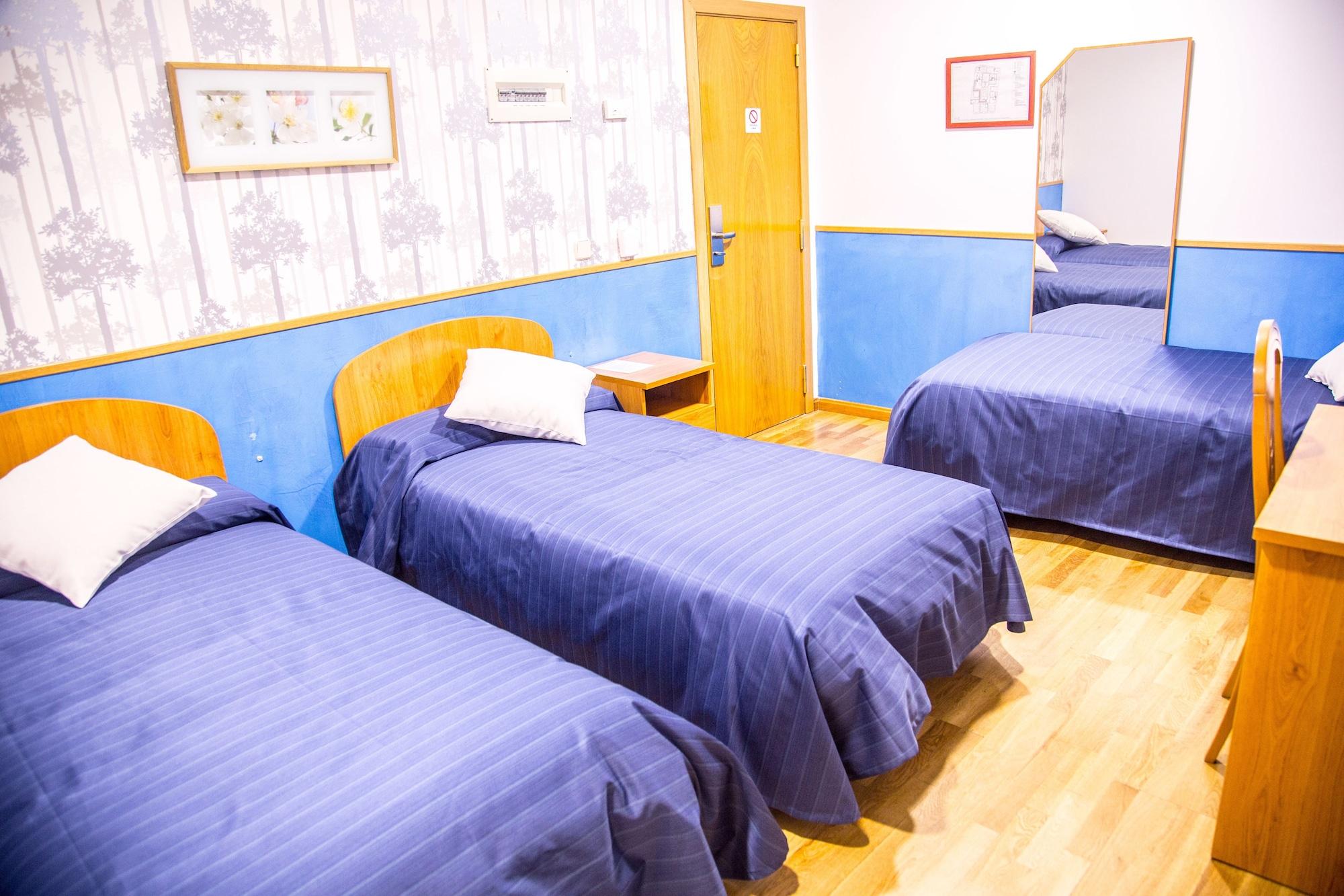 Hostal Montaloya Мадрид Екстер'єр фото