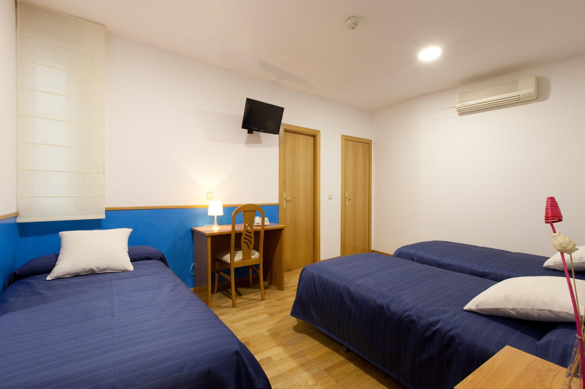 Hostal Montaloya Мадрид Екстер'єр фото