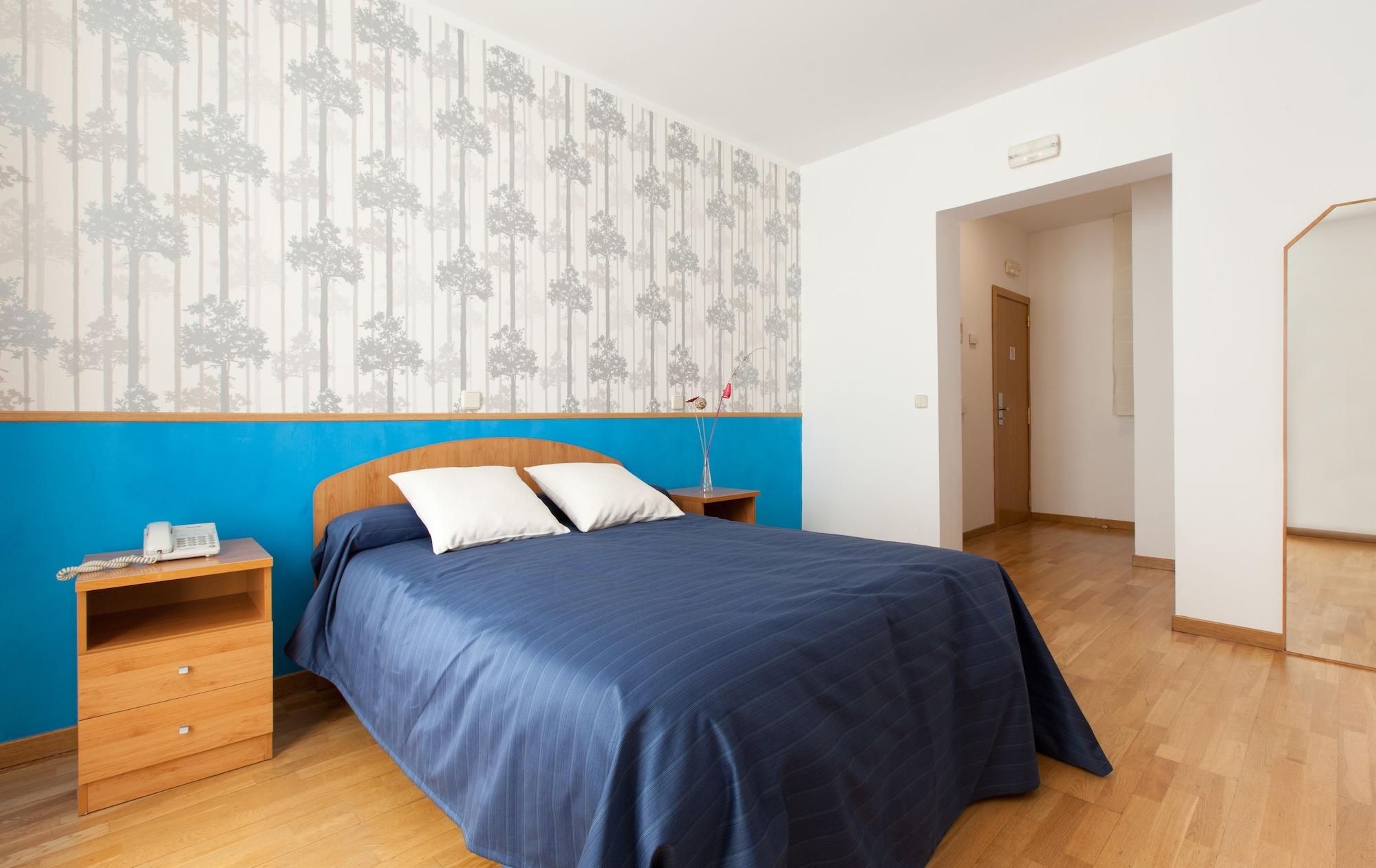 Hostal Montaloya Мадрид Екстер'єр фото