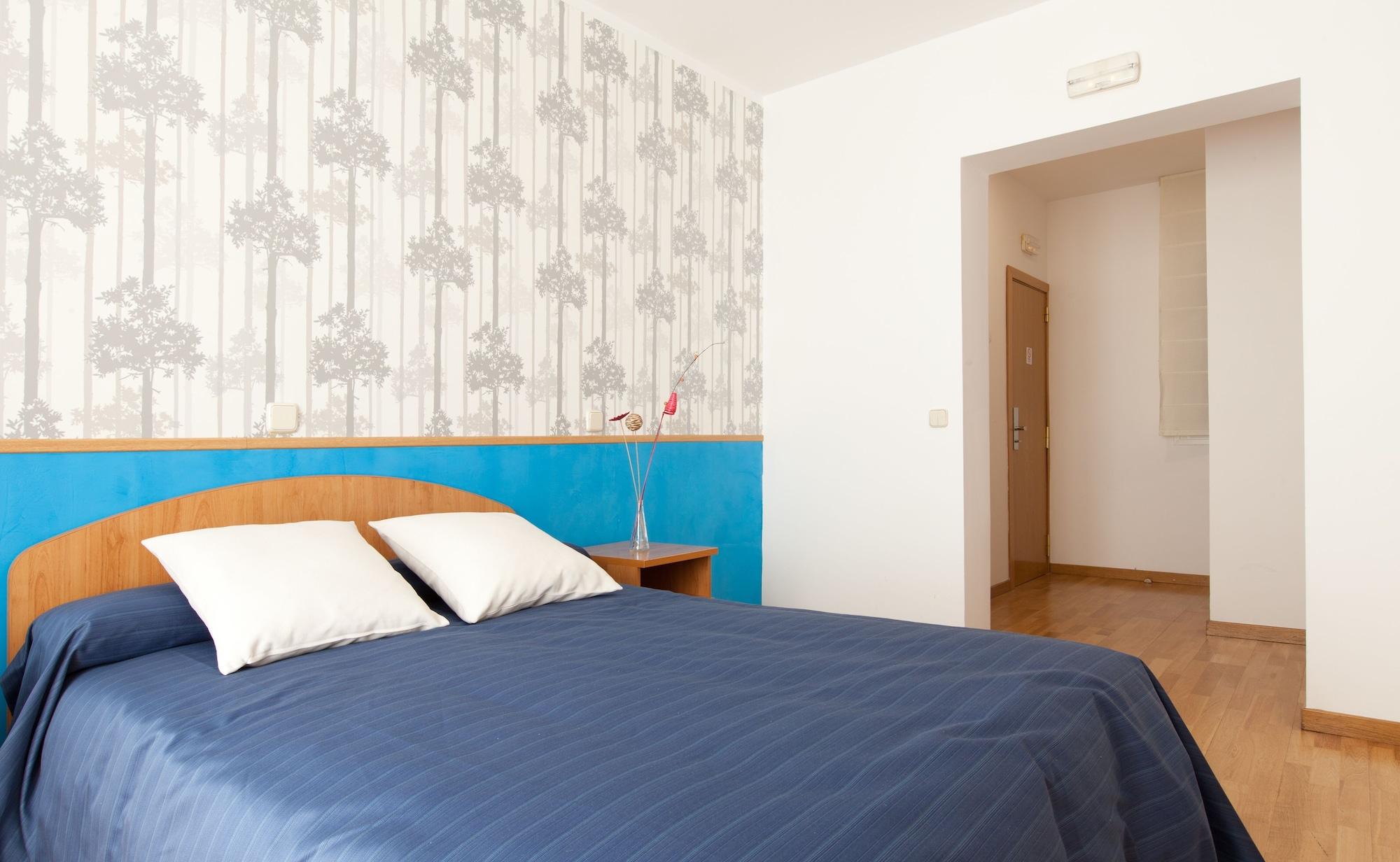 Hostal Montaloya Мадрид Екстер'єр фото